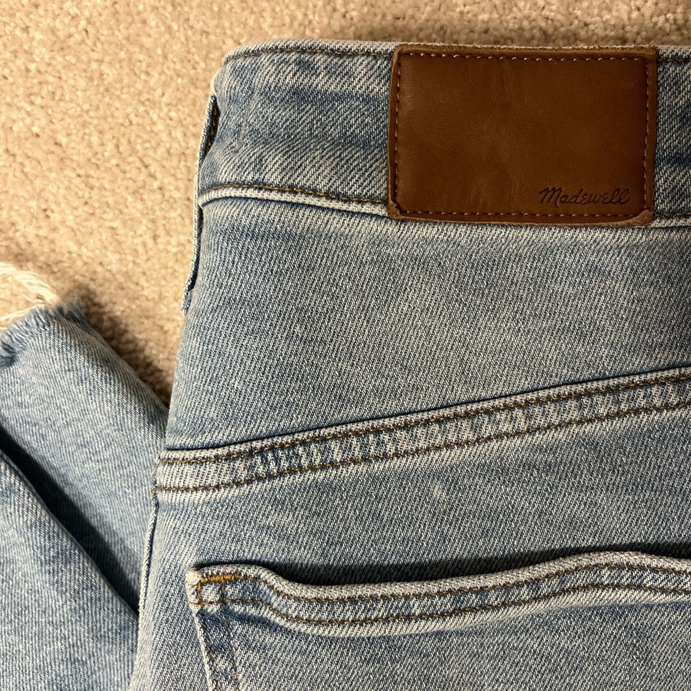 Madewell | The Curvy Perfect Vintage Jean
Size 25 P - Picture 3 of 6